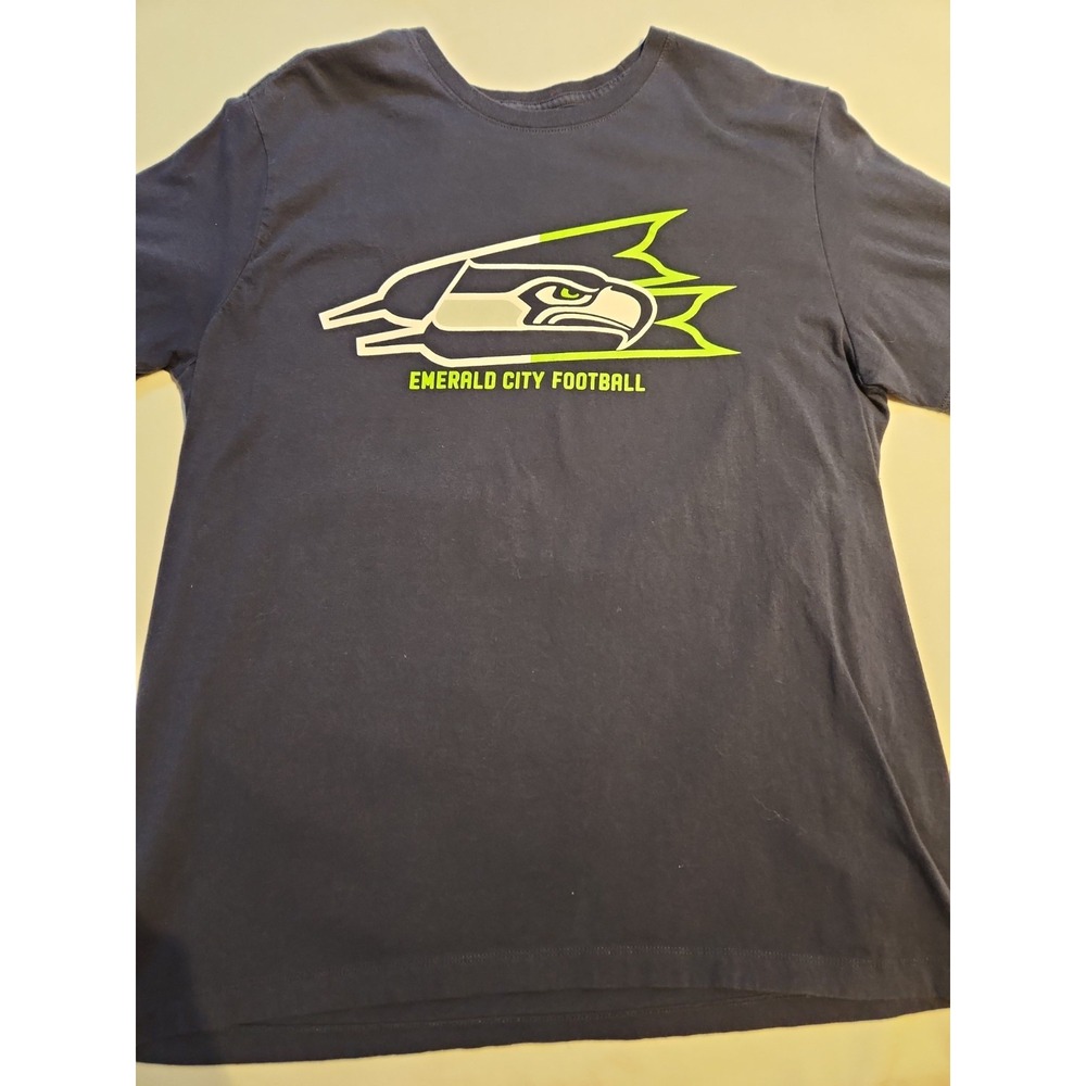 The Nike Tee Seattle Seahawks Emerald City Football Size L Tshirt